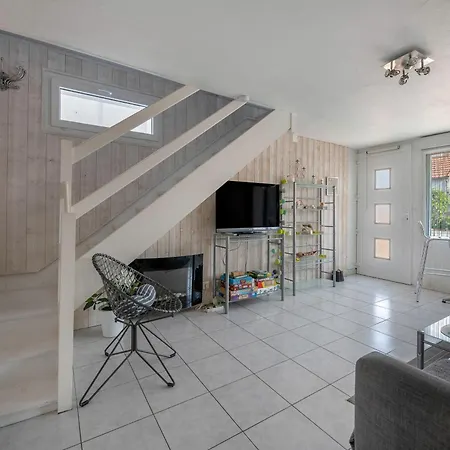 Vakantiehuis Vue Mer, A 50m, Maison Pour 4 *